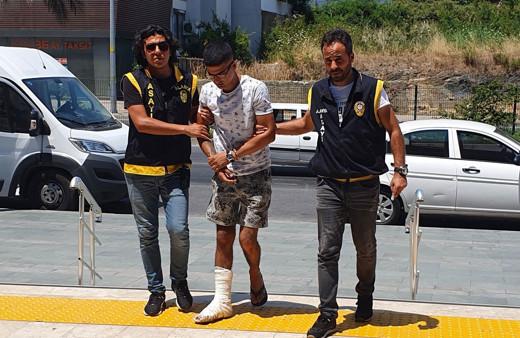 Antalya'da balkondan atlayan hırsızın ayağı kırıldı