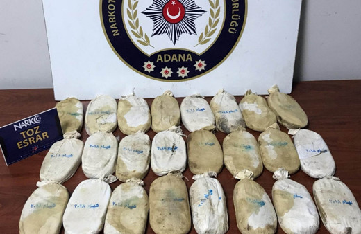 Adana'da şüphelenilen otomobilde 5 kilo 675 gram esrar ele geçirildi