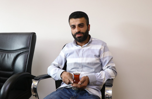 Çayının içine tüküren kahveciden şikayetçi oldu