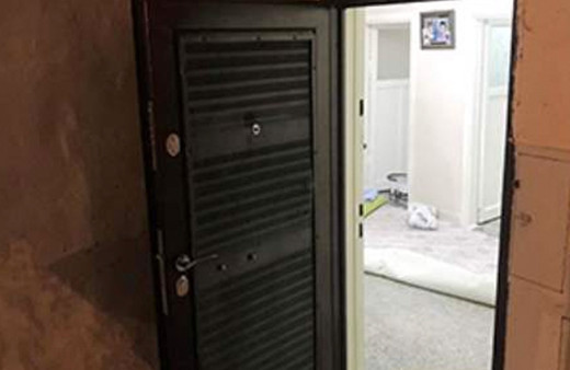 Diyarbakır'da kapının dürbününden bakan kadını pompalı tüfekle vurdu