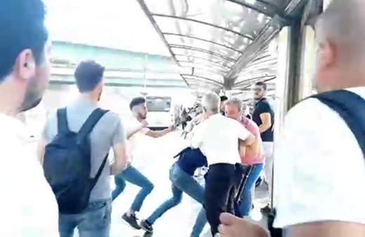 Metrobüs durağında "sigara içmeyin" dedi diye yaşlı adama acımasızca dayak attılar