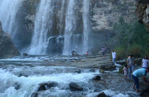 Güneşli günlerde oluşuyor yerli ve yabancı turist akınına uğruyor