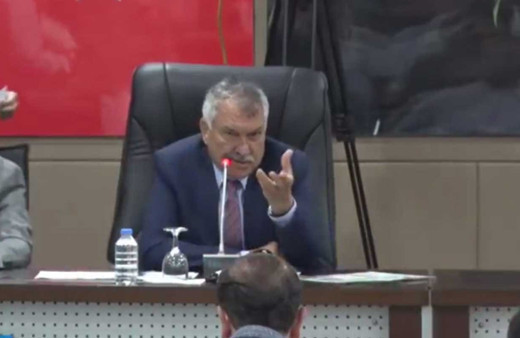 Zeydan Karalar'ın sosyal medya gündemine oturan esprisi: Niye ters ters bakıyon hayrola