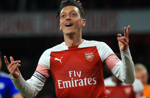 Mesut Özil'e bıçaklı saldırı girişimi