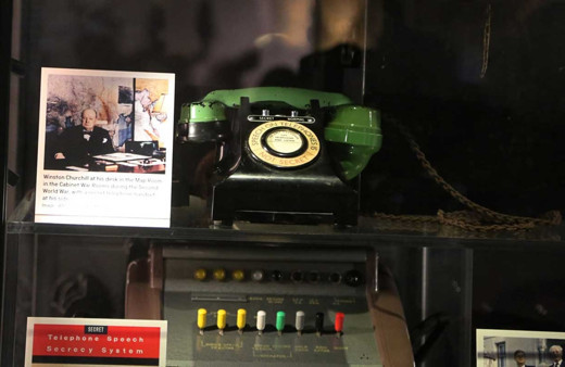 İngiliz istihbaratının "çok gizli" cihazları sergileniyor