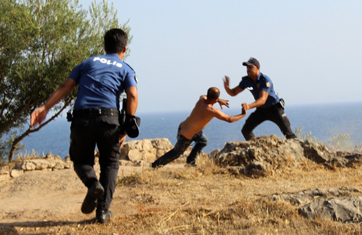 Antalya'da falezlerde intihar girişimi