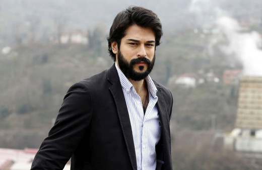 Burak Özçivit'ten hakkında çıkan iddialara sert yanıt