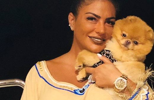 Süreyya Yalçın'ın bikini altı çizmeli plaj stiliyle olay oldu