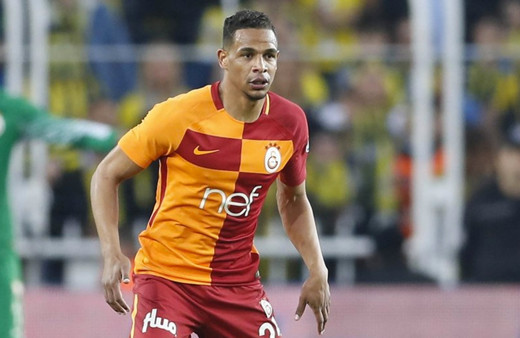 Fernando, imzayı atmak için Sevilla'da