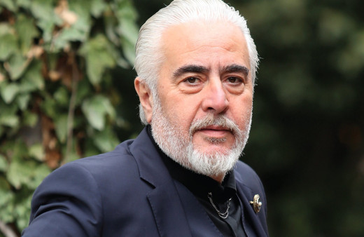 Usta oyuncu Uğur Yücel'den müjdeli haber! 26 yıl sonra tekrar sahneye dönüyor