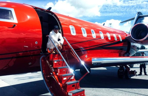 Dünyaca ünlü Formula 1 pilotu Hamilton jetini sattıktan sonra böyle görüntülendi!