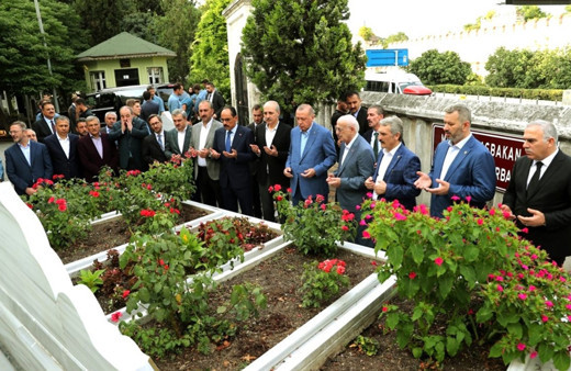 Erdoğan'dan Erbakan'ın mezarına ziyaret