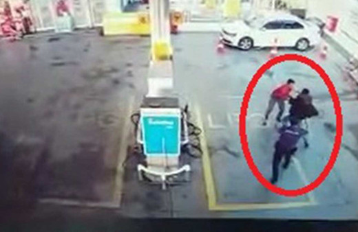 Akaryakıt istasyonunda bıçaklı dehşet anları kamerada