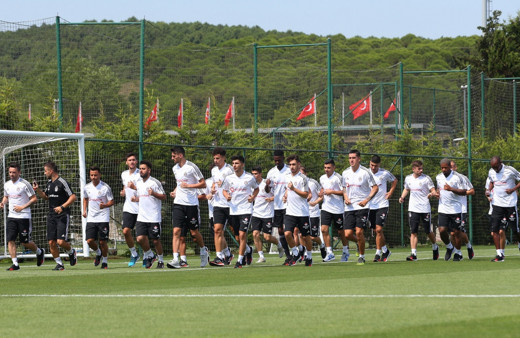 Beşiktaş'ta Atiba çalışmalara başladı