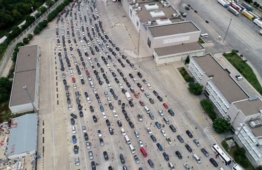 Yıllık izinlerini geçirmek için geliyorlar! Kapıkule' de yine kuyruk oluştu