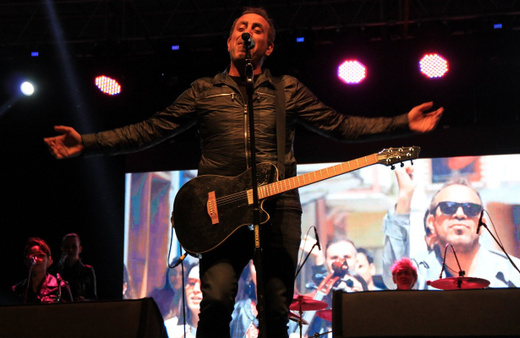 Haluk Levent 10 bin nüfuslu ilçede 20 bin kişiye konser verdi