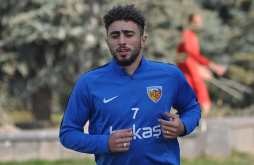 Genç futbolcu Bilal Başacıkoğlu, Kayserispor'a katıldı