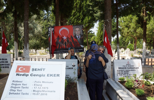 15 Temmuz şehidinin annesi ağıtlarıyla yürekleri dağladı