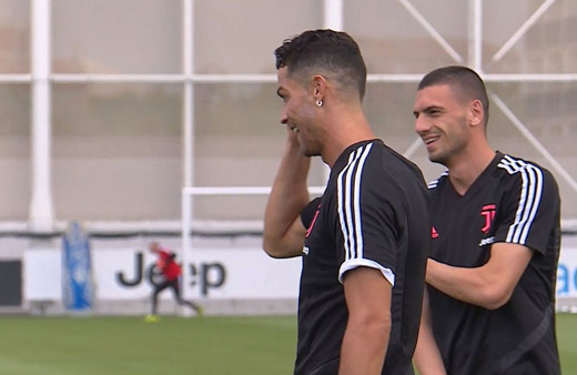 Merih Demiral Ronaldo'yla idmanda