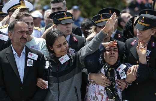 Jandarma Astsubay Üstçavuş Cengiz Tokur'un cenazesinde yürek yakan görüntüler