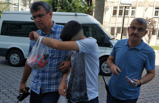 Samsun'da 16 yaşındaki çocuk kazayla annesini vurdu