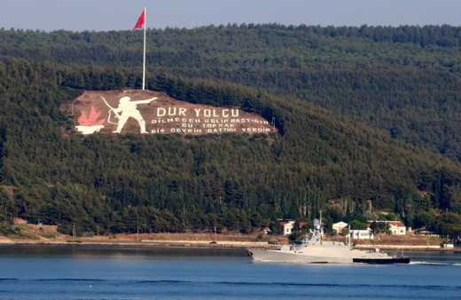 Rus Donanmasına ait 2 askeri gemi Çanakkale Boğazı'ndan geçti