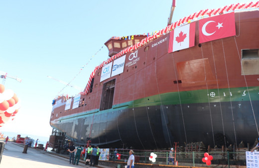 "Ocean Choise International" firması için inşa edilen "Calvert" isimli yüzen fabrika denize indi