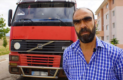 Tır şoförü motoruna yuva yapan kuşlar için tırını 45 gün çalıştırmadı