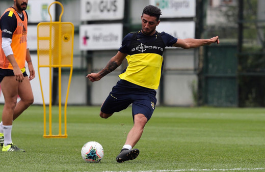 Fenerbahçe günün ilk idmanını gerçekleştirdi