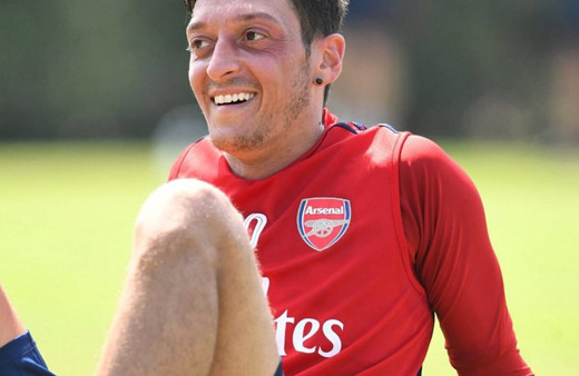 İddiayı kaybeden Mesut Özil sosyal medyayı salladı!