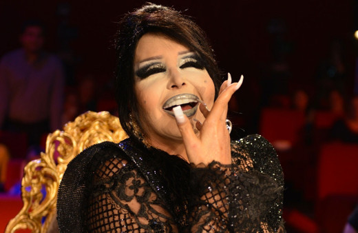 STAR TV Benzemez Kimse Size'de Şafak Sezer Bülent Ersoy'a alkolmetre üfletti