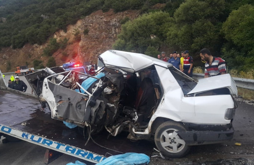 Isparta'da cip ile otomobil çarpıştı: 3 ölü, 1 yaralı