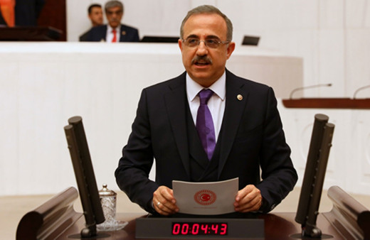 AK Partili Sürekli'den Tunç Soyer sözleri: Çiçek, böcek ve aşk ilk 100 gün böyle geçti