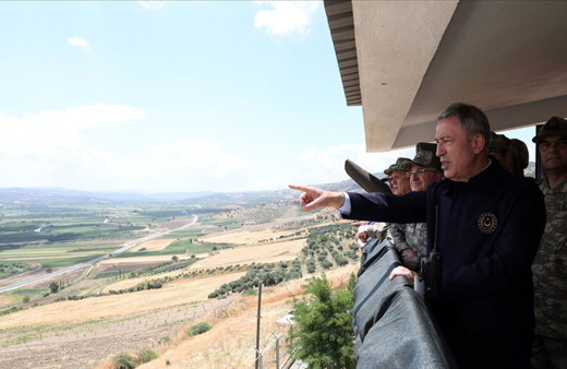 Milli Savunma Bakanı Akar ve kuvvet komutanları Suriye sınırında