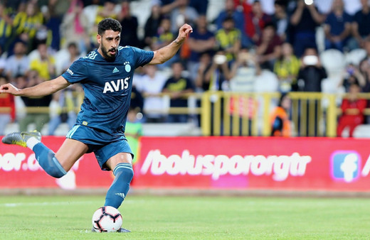 Fenerbahçe, Tolga Ciğerci'yle uzattı