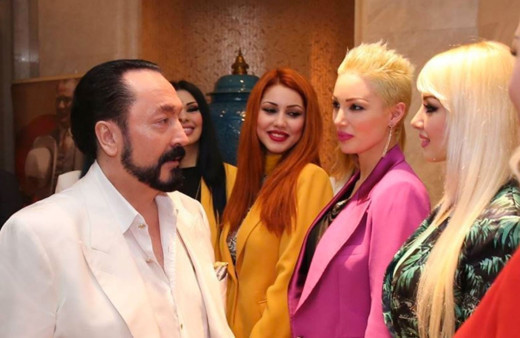 Adnan Oktar’ın kediciği Fenerbahçeli Alper Potuk'un sevgilisine kancayı atmış