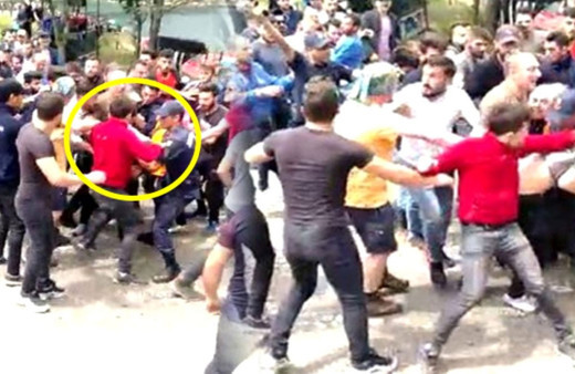 Yer Trabzon! Bayraklı fotoğraf çektirmek isteyince linç edildi