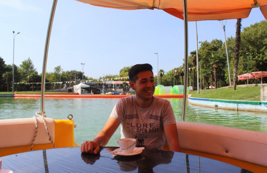 Bursa'da yüzen kafe yoğun ilgi görüyor ama fiyatı cep yakan cinsten!