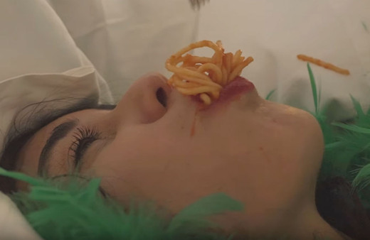 Herkes 'seksi' bir klip bekliyordu Bahar Candan'ın klibini izleyen tiksindi! Duş sahnesi...