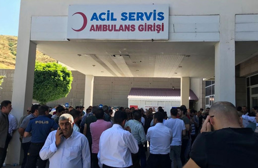 Bitlis'te hain saldırı! Binbaşının makam aracına roketli saldırı düzenlendi