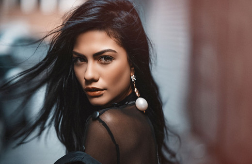 Can Yaman ile aşk yaşayan Demet Özdemir'den şimdi de kalça şov! Göbek dansı olay olmuştu