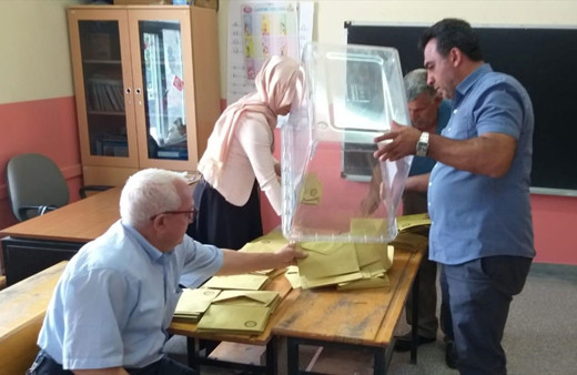 İptal edilen seçimleri AK Parti kazandı