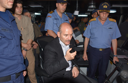 Bakan Soylu, TCS Dost Gemisiyle gece seyrine çıktı