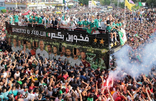 Afrika'nın en büyüğü Cezayir Milli Takımı'na coşkulu karşılama