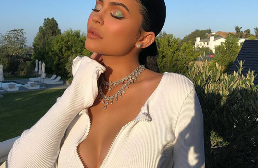 Tatil bitti paylaşımlar bitmedi!Kylie Jenner'ın cesur paylaşımları Instagram'ı sallıyor