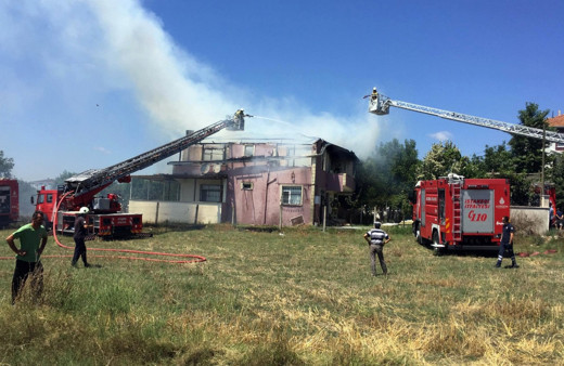 Silivri'de iki katlı binada yangın çıktı