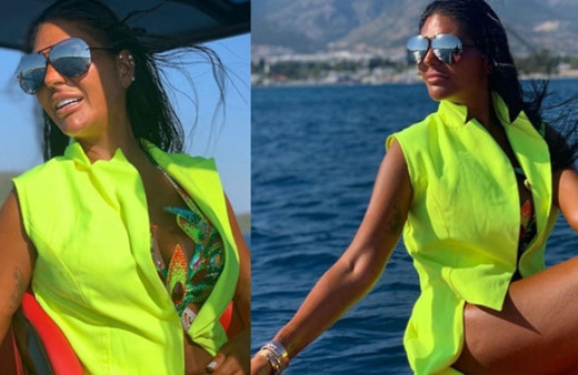 Süreyya Yalçın davete de mayosu ve çizmeleriyle gidince olay oldu!