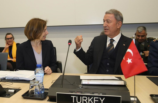 Bakan Akar Fransız mevkidaşı ile telefonda Görüştü