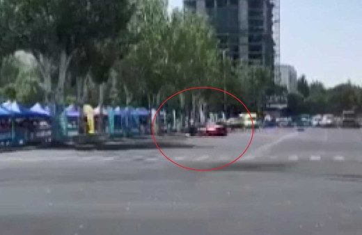 Kırgızistan’da yarış otomobili izleyicilerin arasına daldı: 6 yaralı