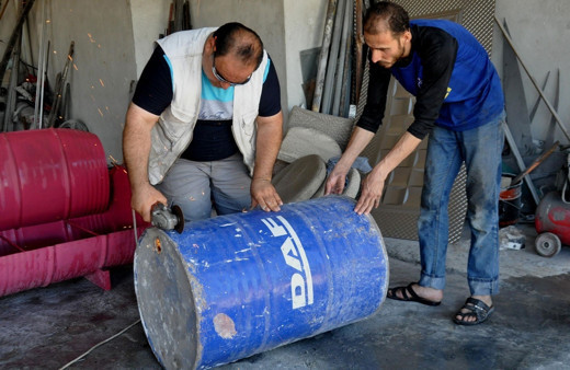 Suriyeli adam tanesini 800 TL'den satıyor! Hatay'da boş varillerle bakın neler yapıyor